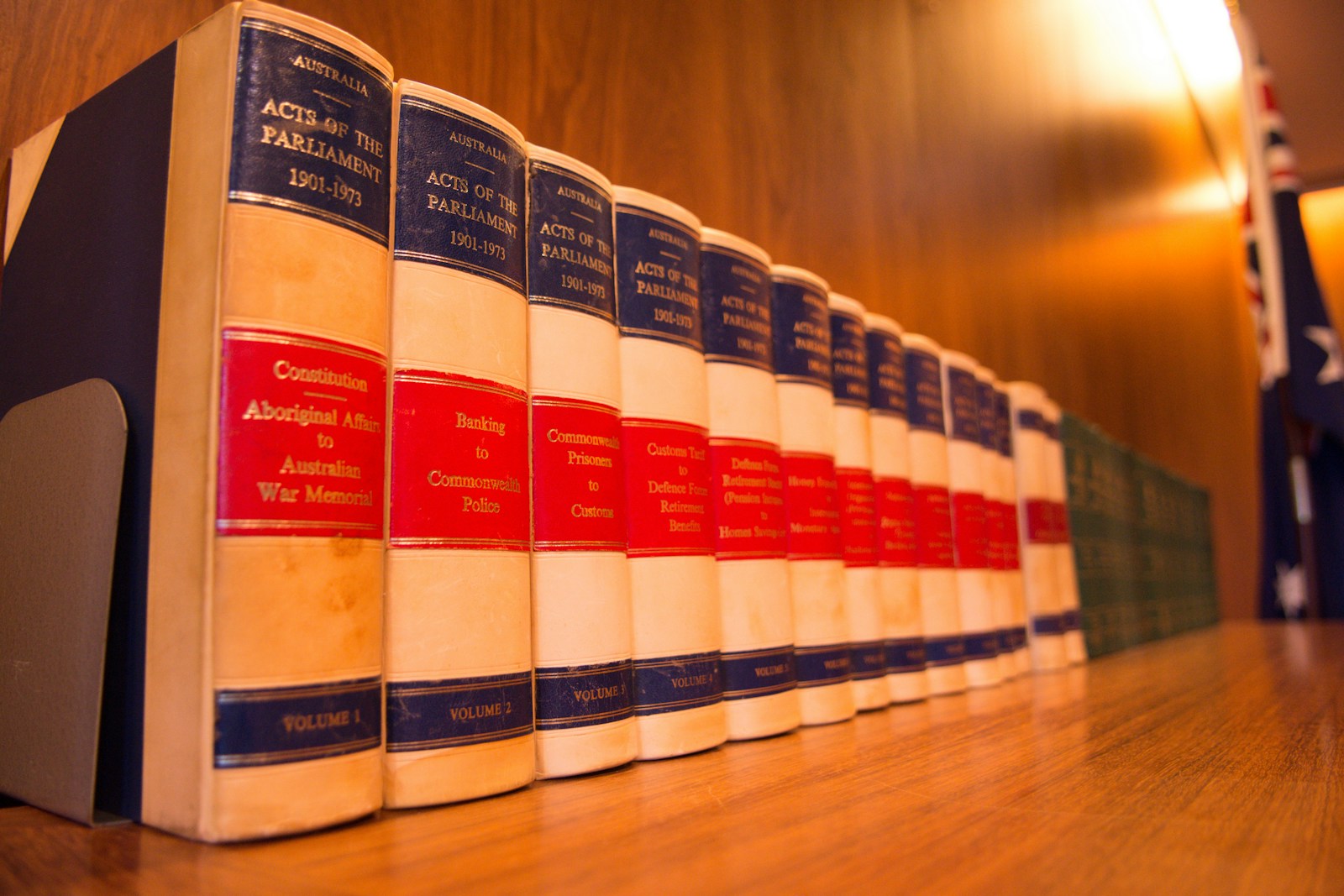 Le RGPD pour les non-juristes a row of books on a table